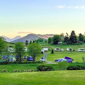 Camping Wooden Pod Sleeps 2 Pet Friendly